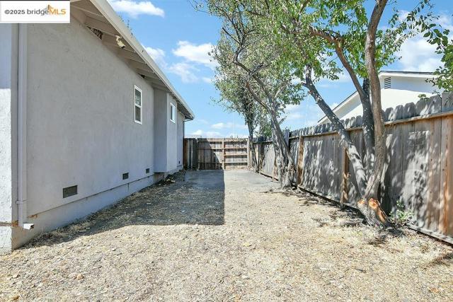 1205 Putnam Street, Antioch CA: https://media.crmls.org/mediaz/8af270f7-72db-4407-9cc3-74912dcb2019.jpg