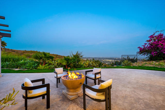 5572 Rainier Street, Ventura CA: https://media.crmls.org/mediaz/8af28925-49d1-4335-8074-05a2a19d9e92.jpg