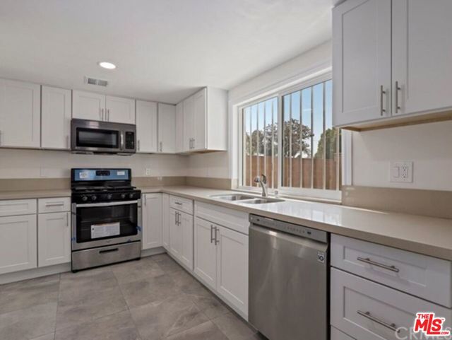7803 Goldmine Lane, Lake Balboa CA: https://media.crmls.org/mediaz/8af2a758-818a-43d2-8b4b-2309d4ac6d6b.jpg