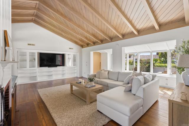 1449 Crest Rd, Del Mar CA: https://media.crmls.org/mediaz/8af2f506-1f68-499c-ad04-ed114a4dc950.jpg