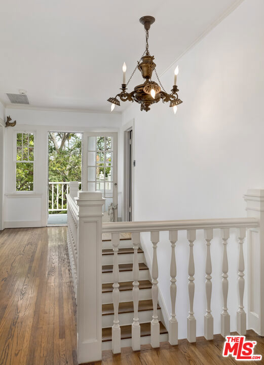 232 N Arden Boulevard, Los Angeles CA: https://media.crmls.org/mediaz/8af371e0-ab54-4b45-953e-a71db3580103.jpg