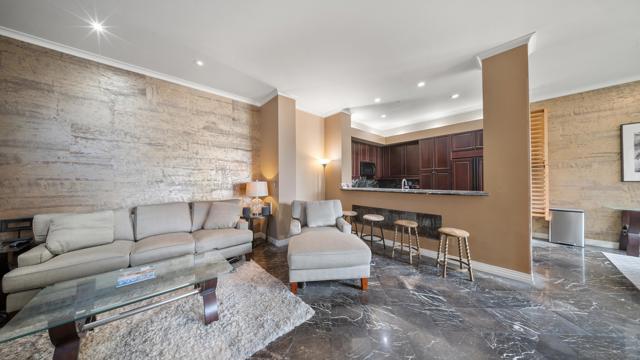 655 india St, San Diego CA: https://media.crmls.org/mediaz/8af41d80-5cd6-4cd4-85bd-2725efe2645e.jpg