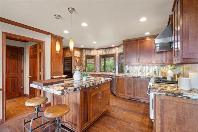 19960 Skyline Boulevard, Los Gatos CA: https://media.crmls.org/mediaz/8af42b00-8480-4481-9b8e-dd6197909f8f.jpg