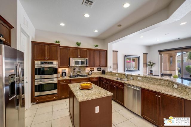 81091 Avenida Colonias, Indio CA: https://media.crmls.org/mediaz/8af449aa-0929-493c-8224-2469e90c937e.jpg