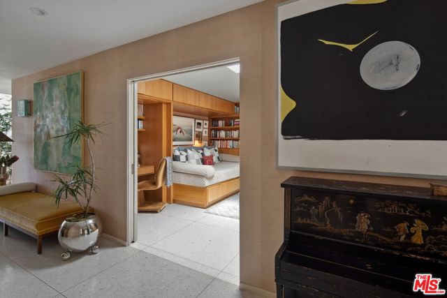 11513 Dona Cecilia Drive, Studio City CA: https://media.crmls.org/mediaz/8af4ae71-bf23-407b-b5d5-3240f3643128.jpg