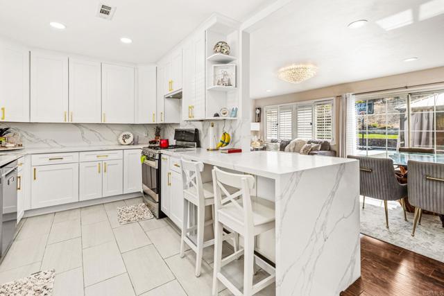 5851 Jackson Dr, La Mesa CA: https://media.crmls.org/mediaz/8af59b17-aa0b-41f6-ba68-74d02089e854.jpg