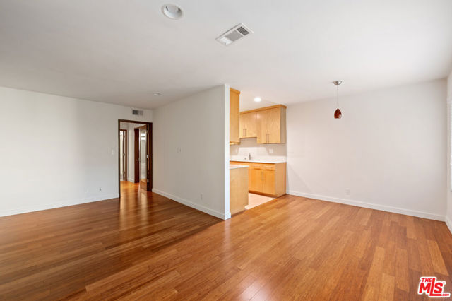 931 N ALFRED Street, Los Angeles CA: https://media.crmls.org/mediaz/8af5a2e1-eea5-40ba-8d61-1d1ae48a291f.jpg