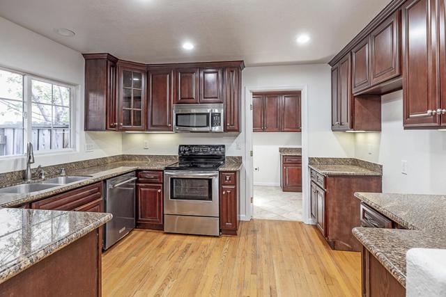 958 Ginger Lane, San Jose CA: https://media.crmls.org/mediaz/8af5cdf8-25ee-482e-aef7-dfcef44aa625.jpg