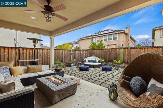 369 Parkfield Way, Oakley CA: https://media.crmls.org/mediaz/8af5e6bb-e2ea-482c-862c-0d0f1c88fd22.jpg