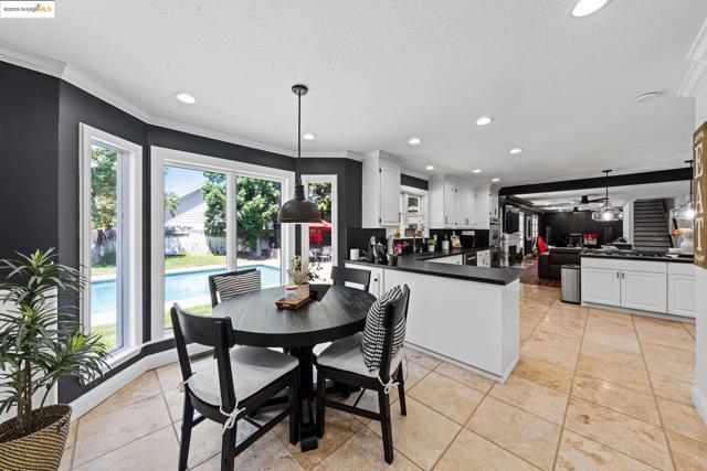 51 Cunha Ct, Oakley CA: https://media.crmls.org/mediaz/8af6225d-6900-4ae8-b8e2-bf3f9d6545e9.jpg