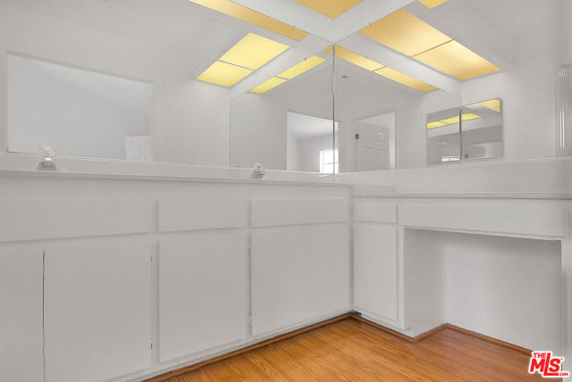 8741 Darby Avenue, Northridge CA: https://media.crmls.org/mediaz/8af6fd90-ef65-41d8-a889-70d88649cde3.jpg