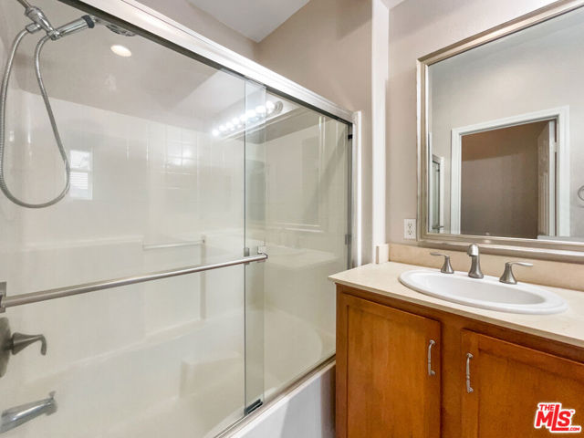 28687 Pietro Drive, Valencia CA: https://media.crmls.org/mediaz/8af7293c-412f-4ae0-bb9c-de38eb2e16f2.jpg