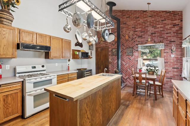 24905 Skyland Road, Los Gatos CA: https://media.crmls.org/mediaz/8af7309a-752b-47d1-aa9d-79fd08a43ec5.jpg