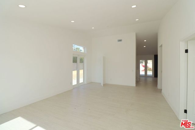 Image 11 of 44 For 70725 Ironwood Drive