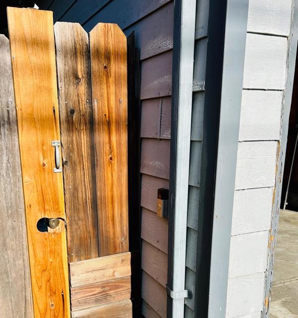 5822 E 16th Street, Oakland CA: https://media.crmls.org/mediaz/8af77066-ee1f-4259-9e88-a29d21b40dee.jpg