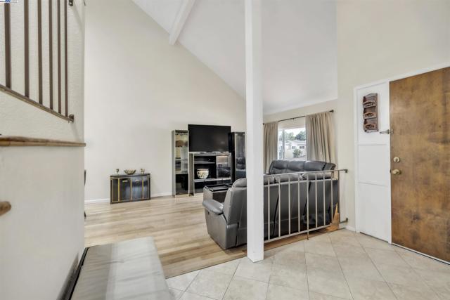 2380 Cabrillo Dr, Hayward CA: https://media.crmls.org/mediaz/8af79f54-3508-4a59-8a9a-58db35824053.jpg