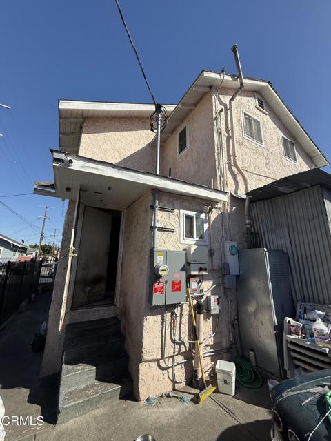 3317 Stanford Avenue, Los Angeles CA: https://media.crmls.org/mediaz/8af82b83-fd34-4727-a75c-b23a1d445136.jpg