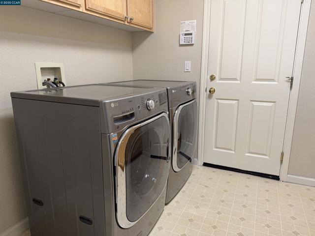 600 Bourne Ct, Danville CA: https://media.crmls.org/mediaz/8af8339b-3075-4706-9575-451cadfbd49a.jpg