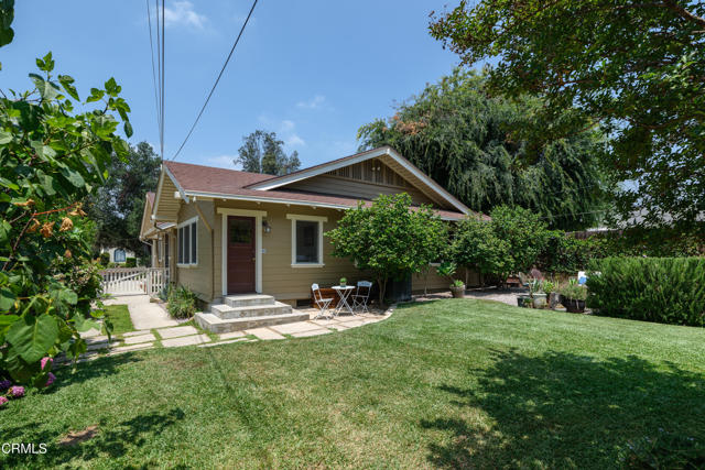 1036 N Chester Avenue, Pasadena CA: https://media.crmls.org/mediaz/8af84e44-04ed-4ba9-b8a9-7c3efa784cd6.jpg