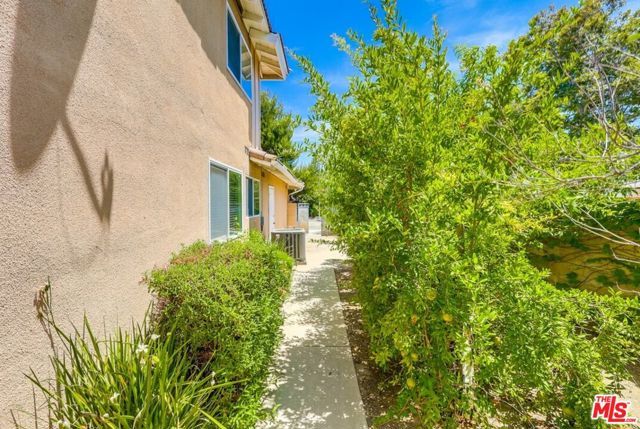 687 Mount Carmel Drive, Claremont CA: https://media.crmls.org/mediaz/8af865ae-5c08-44c2-93da-b69d33ef13ec.jpg