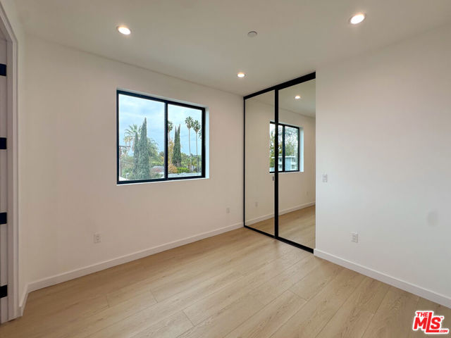 13843 Burbank Boulevard, Sherman Oaks CA: https://media.crmls.org/mediaz/8af8a667-bb09-479c-9834-49cc85df336a.jpg