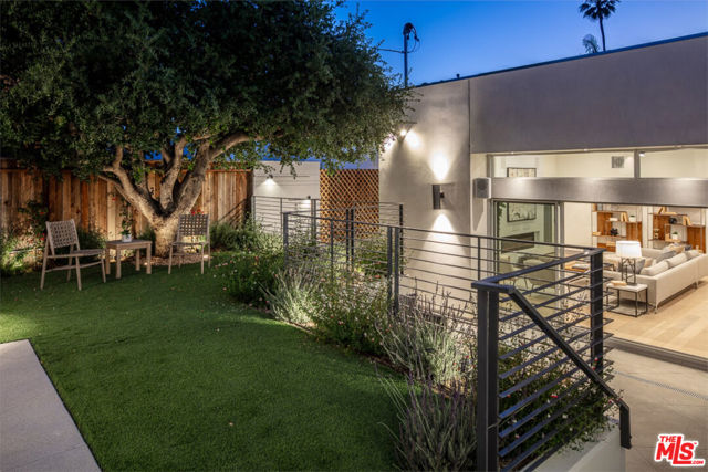 10572 Putney Road, Los Angeles CA: https://media.crmls.org/mediaz/8af8b3f4-5090-408d-a1ba-23b545bba480.jpg