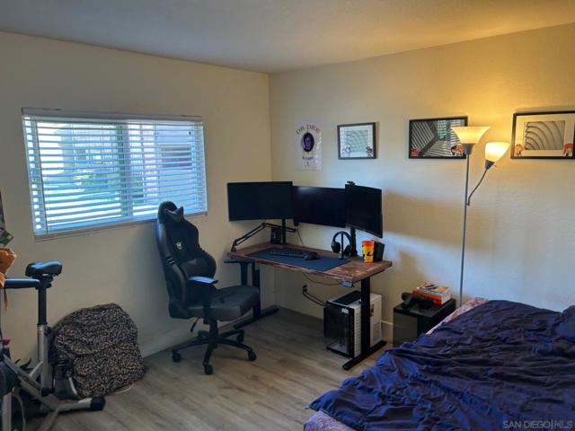 530 Calle Montecito, Oceanside CA: https://media.crmls.org/mediaz/8af8b78f-e2c2-4f41-936c-3acaafca9172.jpg