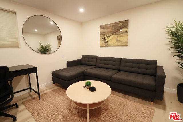 944 North San Vicente Boulevard, 10 photo 7