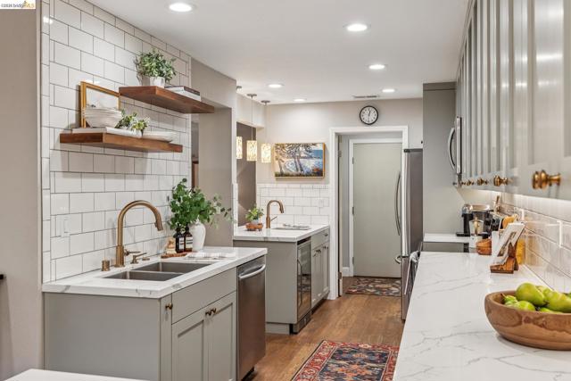 2090 Shady Creek Pl., Danville CA: https://media.crmls.org/mediaz/8afa28e1-a4e8-4dde-a10d-acd00e960ad7.jpg