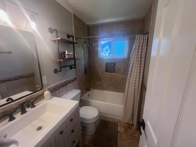 908 Bancroft Ave, Half Moon Bay CA: https://media.crmls.org/mediaz/8afaf611-482b-45a2-aa02-30bbe2bb4b55.jpg