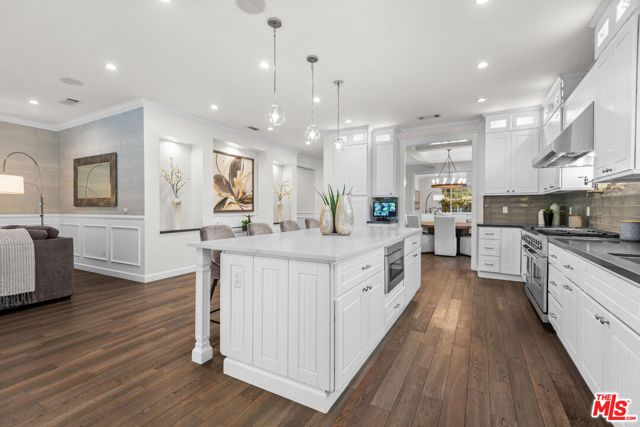 4616 Ventura Canyon Avenue, Sherman Oaks CA: https://media.crmls.org/mediaz/8afb2fdc-5283-497e-a152-c1112a7a29ca.jpg