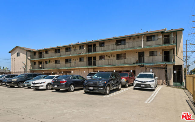 8307 S Figueroa Street, Los Angeles CA: https://media.crmls.org/mediaz/8afb3c95-1c76-4ef3-b2e5-7d0d784bde48.jpg