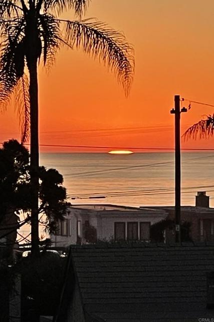 2744 Carlsbad Blvd., Carlsbad CA: https://media.crmls.org/mediaz/8afbf4e8-38d4-4a59-8df6-2e03b4206ef6.jpg