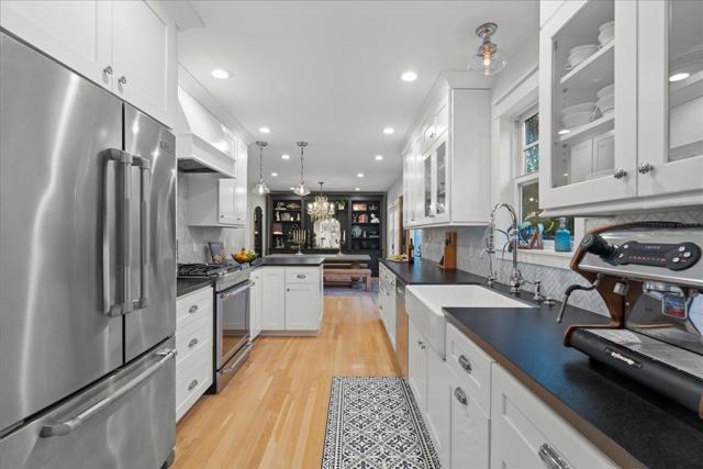 15415 Winchester Boulevard, Monte Sereno CA: https://media.crmls.org/mediaz/8afbfce2-0962-4e53-8c88-9c6cfe363554.jpg