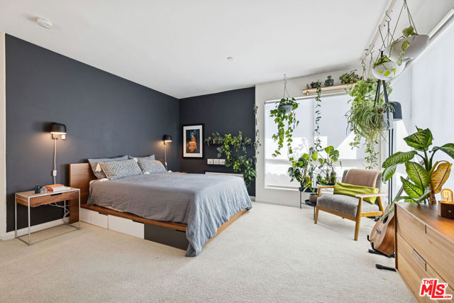 1150 S Oxford Avenue, Los Angeles CA: https://media.crmls.org/mediaz/8afc5653-eda3-4ae3-a6f0-95ecd9b10668.jpg