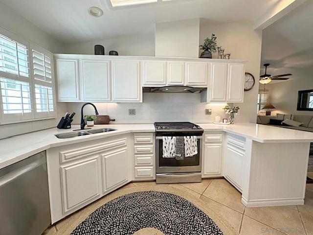 2010 W San Marcos Blvd, San Marcos CA: https://media.crmls.org/mediaz/8afc6898-f2cb-4cbf-bc00-3995cff0e780.jpg