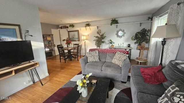 Detail Gallery Image 2 of 16 For 1267 Chalmette Ave, Ventura,  CA 93003 - 2 Beds | 1 Baths