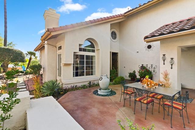 Detail Gallery Image 4 of 56 For 2763 Canyon Oak Pl, Escondido,  CA 92029 - 5 Beds | 3 Baths