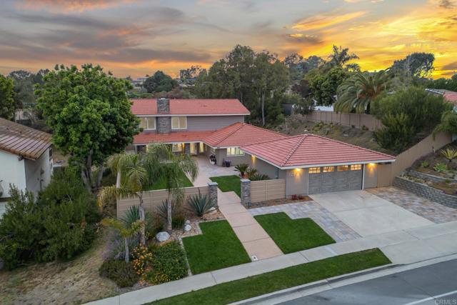 Detail Gallery Image 2 of 28 For 325 Santa Helena Dr, Solana Beach,  CA 92075 - 6 Beds | 4 Baths