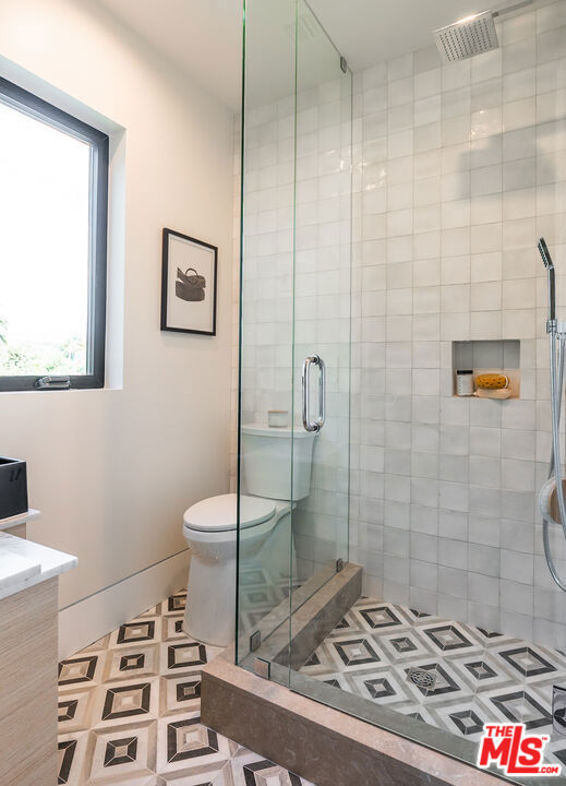 3076 Glenhurst Avenue, Los Angeles CA: https://media.crmls.org/mediaz/8afdb5b3-259c-415b-931e-b368b33eeaf3.jpg