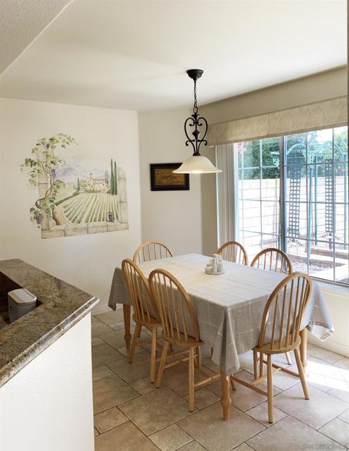 2176 Eastridge Loop, Oxnard CA: https://media.crmls.org/mediaz/8afe159d-c15e-4e21-8437-60df88960768.jpg