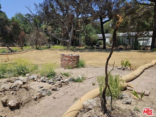 3771 Alzada Road, Altadena CA: https://media.crmls.org/mediaz/8afe73cd-50af-4a54-8aef-34c3acae31bd.jpg