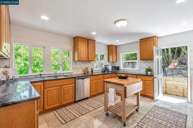 840 E 28th St., Oakland CA: https://media.crmls.org/mediaz/8aff7353-a6fd-4e86-b10e-1b2242144e6e.jpg