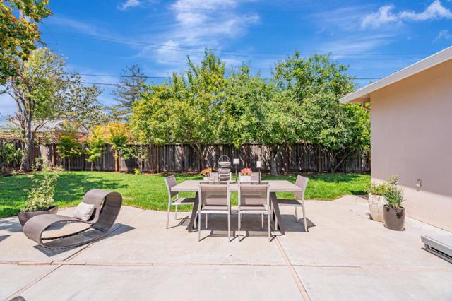 1728 Peartree Lane, Mountain View CA: https://media.crmls.org/mediaz/8aff7524-0cad-49b2-8142-eb11ec504683.jpg