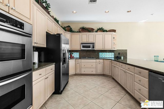 575 E Bogert Trail, Palm Springs CA: https://media.crmls.org/mediaz/8aff7bb8-c506-48b1-b191-2e42823ae715.jpg