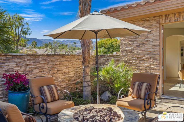 2 Varsity Circle, Rancho Mirage CA: https://media.crmls.org/mediaz/8b017560-11de-4f8c-a302-d9769a4db1c8.jpg