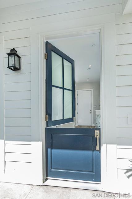 617 9Th St, Coronado CA: https://media.crmls.org/mediaz/8b01fc13-6e31-4f6c-a837-208bb60a5af8.jpg