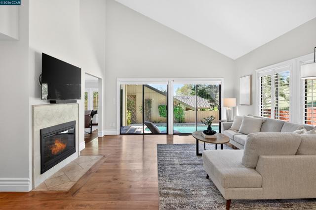 951 Redwood Dr, Danville CA: https://media.crmls.org/mediaz/8b020fcc-0533-4cc1-9f21-b6695555afc2.jpg