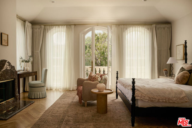 628 N Rodeo Drive, Beverly Hills CA: https://media.crmls.org/mediaz/8b0273ca-e0b7-47f3-a6f2-30612fca9e50.jpg