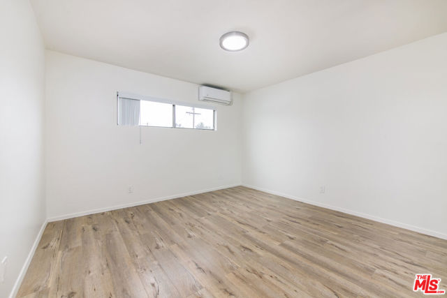 2333 Hauser Boulevard, Los Angeles CA: https://media.crmls.org/mediaz/8b02cf59-b1de-4d16-9098-0fc8fe8a8e0e.jpg
